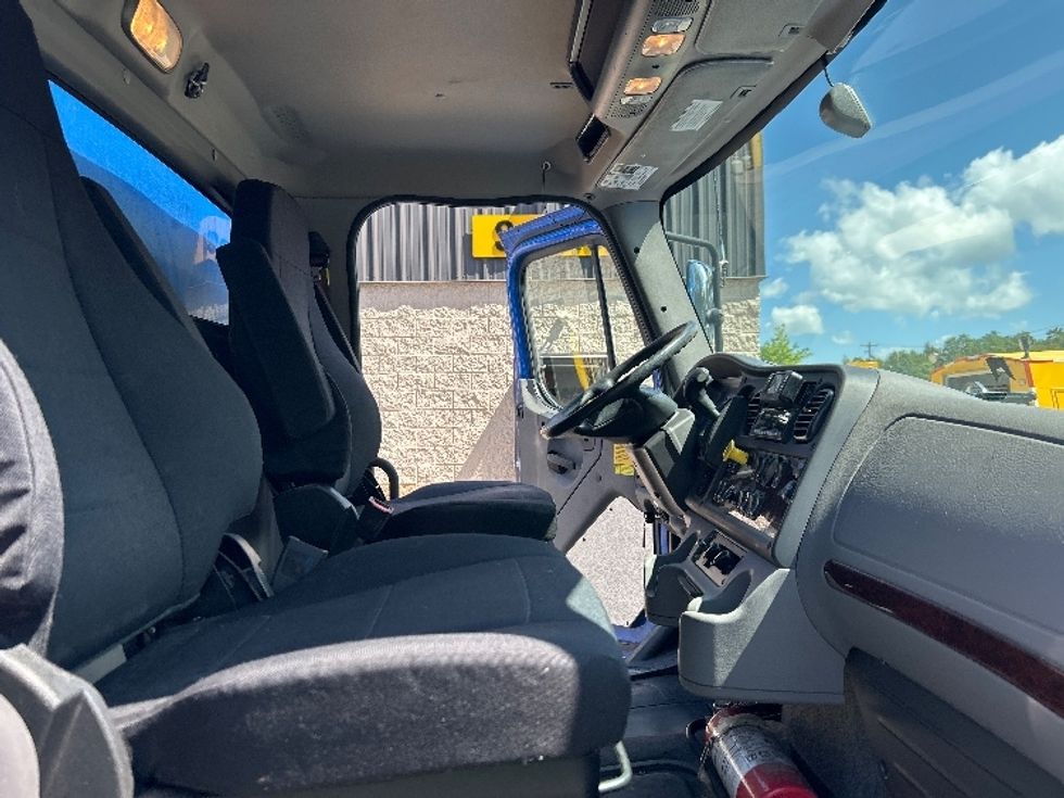 Medium Duty Box Truck-Light and Medium Duty Trucks-Freightliner-2022-M2-Jessup-PA-296,104\n\t\tmiles-$ 37,250 - Image 22