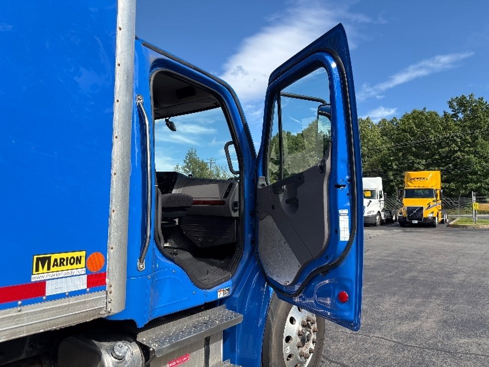 Medium Duty Box Truck-Light and Medium Duty Trucks-Freightliner-2022-M2-Jessup-PA-349,125\n\t\tmiles-$ 27,250 - Image 20