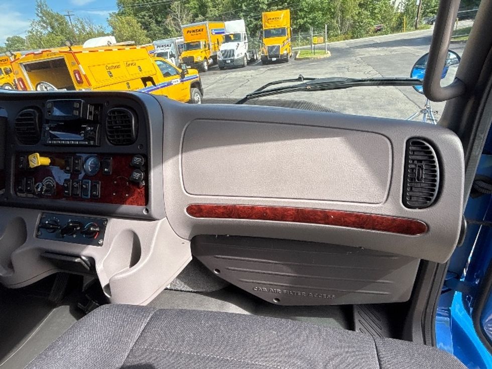 Medium Duty Box Truck-Light and Medium Duty Trucks-Freightliner-2022-M2-Jessup-PA-349,125\n\t\tmiles-$ 27,250 - Image 21
