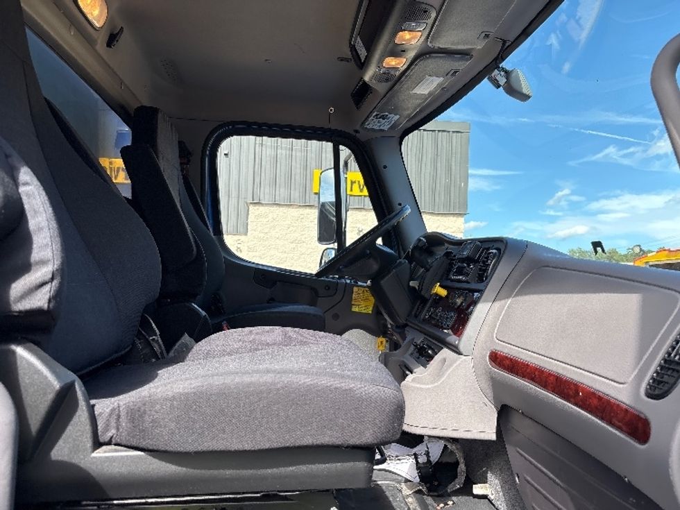 Medium Duty Box Truck-Light and Medium Duty Trucks-Freightliner-2022-M2-Jessup-PA-349,125\n\t\tmiles-$ 27,250 - Image 22