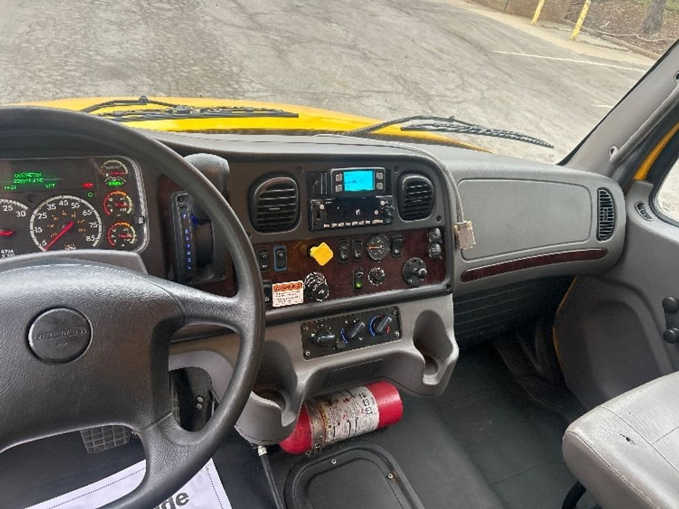 Medium Duty Box Truck-Light and Medium Duty Trucks-Freightliner-2022-M2-Kansas City-MO-237,022\n\t\tmiles-$ 48,250 - Image 18