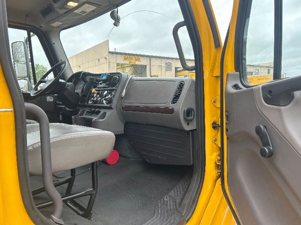 Medium Duty Box Truck-Light and Medium Duty Trucks-Freightliner-2022-M2-Kansas City-MO-237,022\n\t\tmiles-$ 48,250 - Image 20