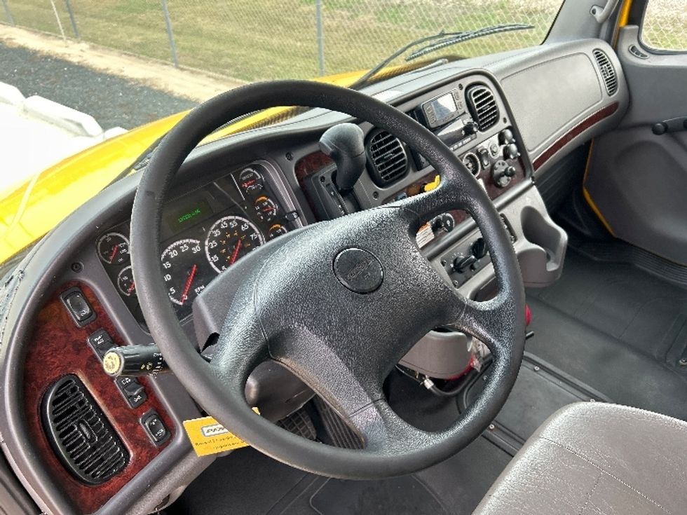 Medium Duty Box Truck-Light and Medium Duty Trucks-Freightliner-2022-M2-Katy-TX-115,151\n\t\tmiles-$ 74,500 - Image 16