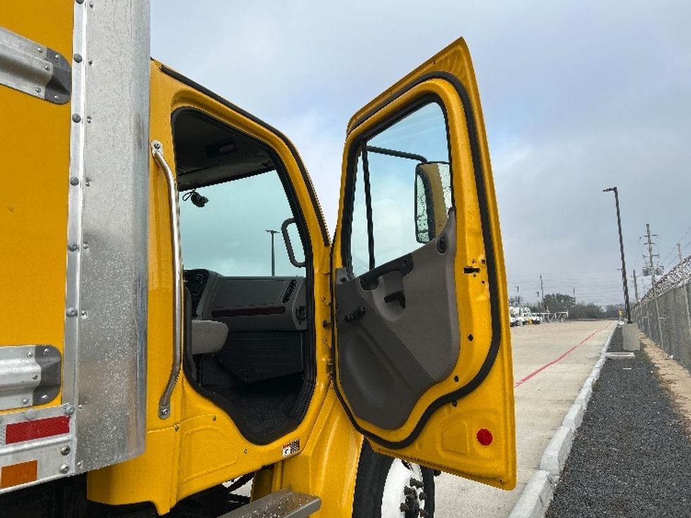 Medium Duty Box Truck-Light and Medium Duty Trucks-Freightliner-2022-M2-Katy-TX-115,151\n\t\tmiles-$ 74,500 - Image 19