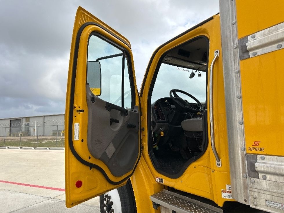 Medium Duty Box Truck-Light and Medium Duty Trucks-Freightliner-2022-M2-Katy-TX-126,981\n\t\tmiles-$ 72,250 - Image 16