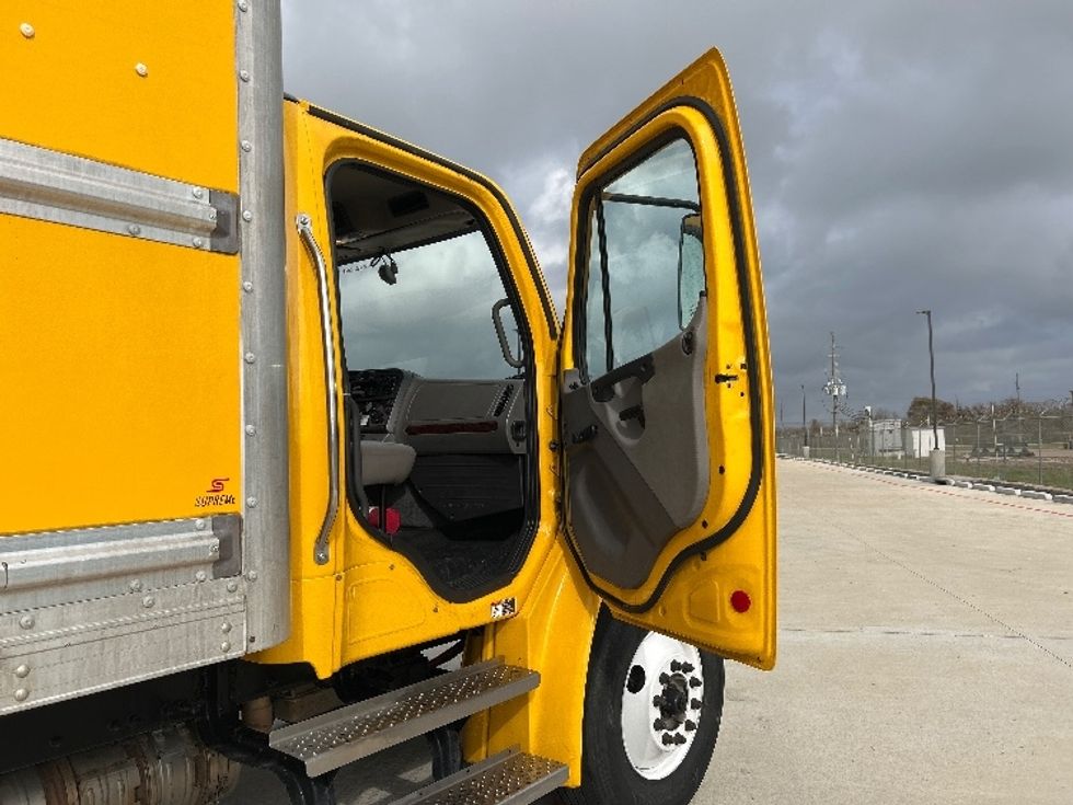 Medium Duty Box Truck-Light and Medium Duty Trucks-Freightliner-2022-M2-Katy-TX-126,981\n\t\tmiles-$ 72,250 - Image 20