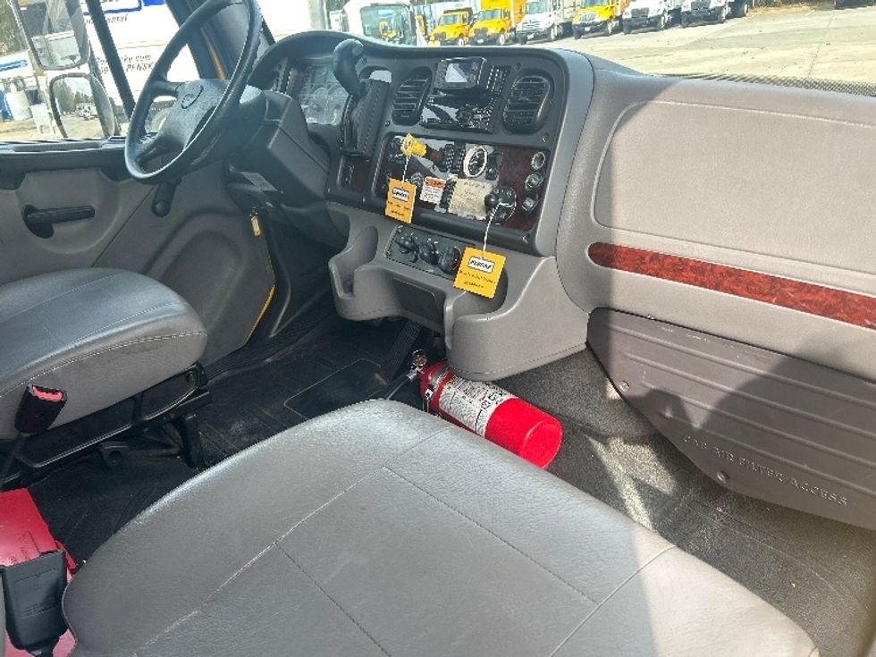 Medium Duty Box Truck-Light and Medium Duty Trucks-Freightliner-2022-M2-Kennesaw-GA-212,274\n\t\tmiles-$ 58,500 - Image 22