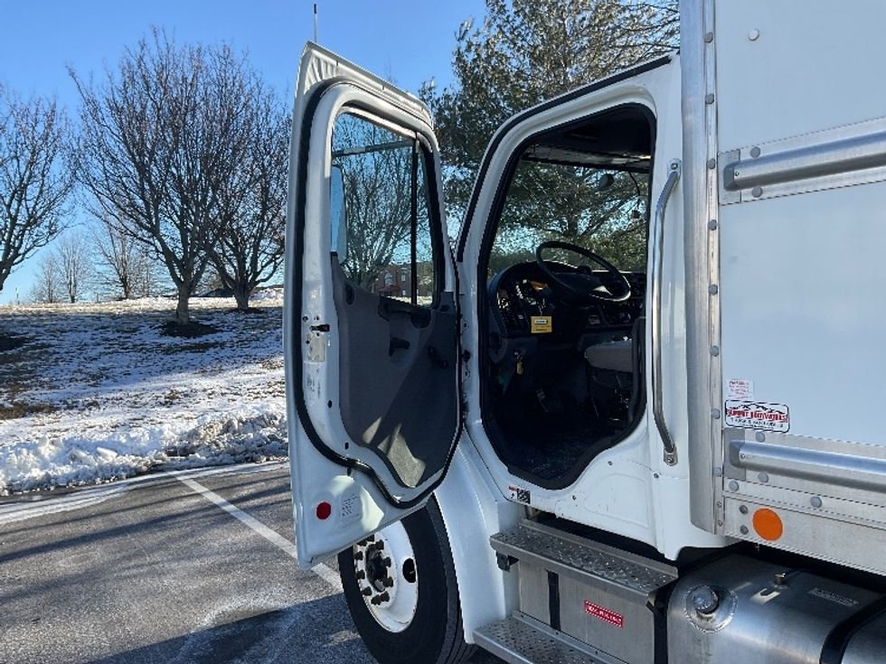 Medium Duty Box Truck-Light and Medium Duty Trucks-Freightliner-2022-M2-King Of Prussia-PA-239,108\n\t\tmiles-$ 53,250 - Image 16