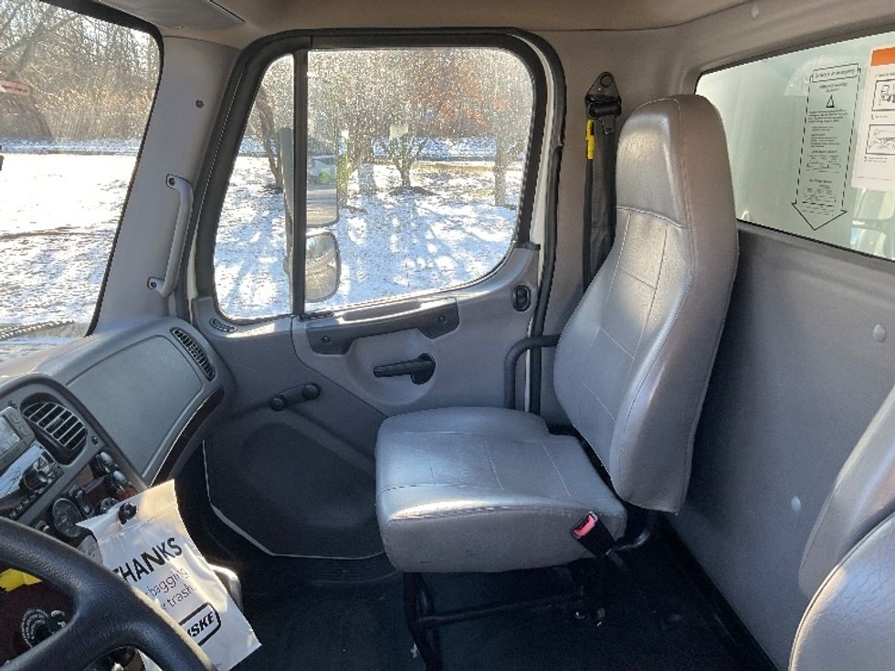 Medium Duty Box Truck-Light and Medium Duty Trucks-Freightliner-2022-M2-King Of Prussia-PA-239,108\n\t\tmiles-$ 53,250 - Image 19
