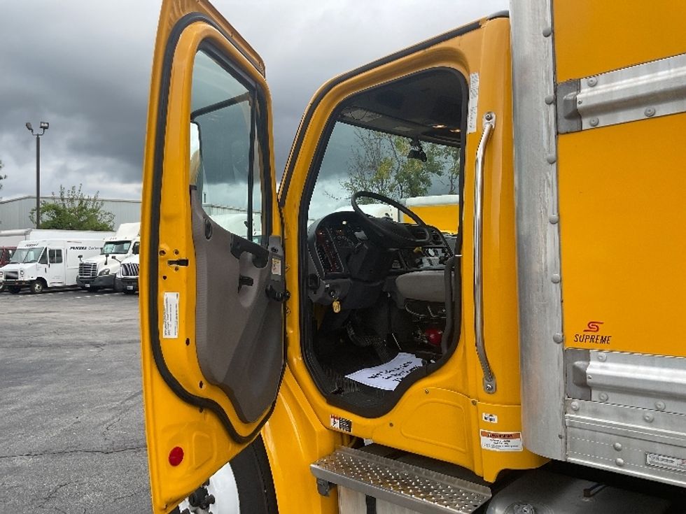 Medium Duty Box Truck-Light and Medium Duty Trucks-Freightliner-2022-M2-Knoxville-TN-261,233\n\t\tmiles-$ 49,000 - Image 16