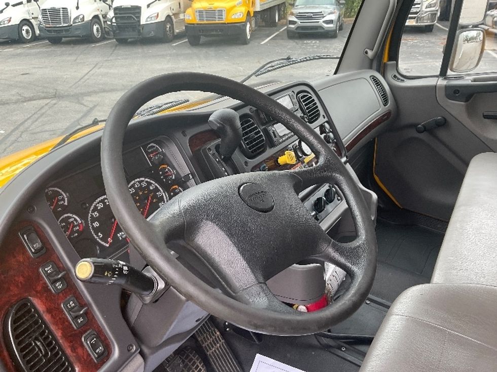 Medium Duty Box Truck-Light and Medium Duty Trucks-Freightliner-2022-M2-Knoxville-TN-261,233\n\t\tmiles-$ 49,000 - Image 17