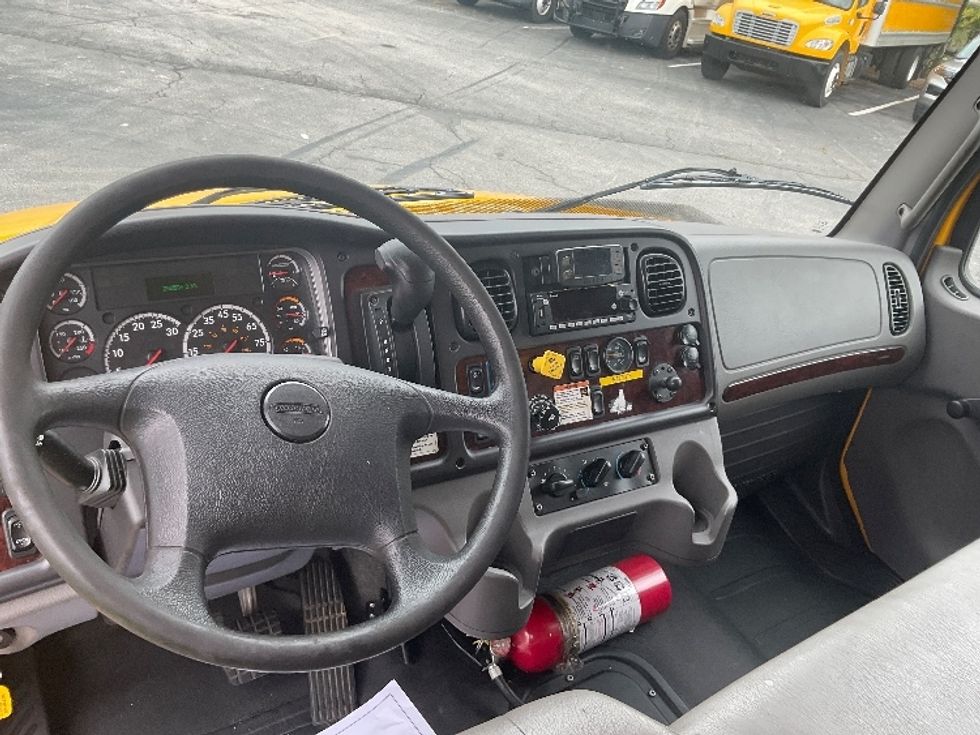 Medium Duty Box Truck-Light and Medium Duty Trucks-Freightliner-2022-M2-Knoxville-TN-261,233\n\t\tmiles-$ 49,000 - Image 18