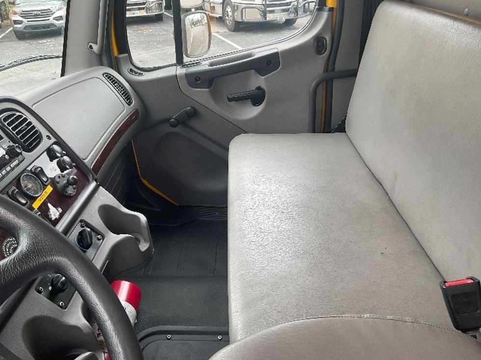 Medium Duty Box Truck-Light and Medium Duty Trucks-Freightliner-2022-M2-Knoxville-TN-261,233\n\t\tmiles-$ 49,000 - Image 19