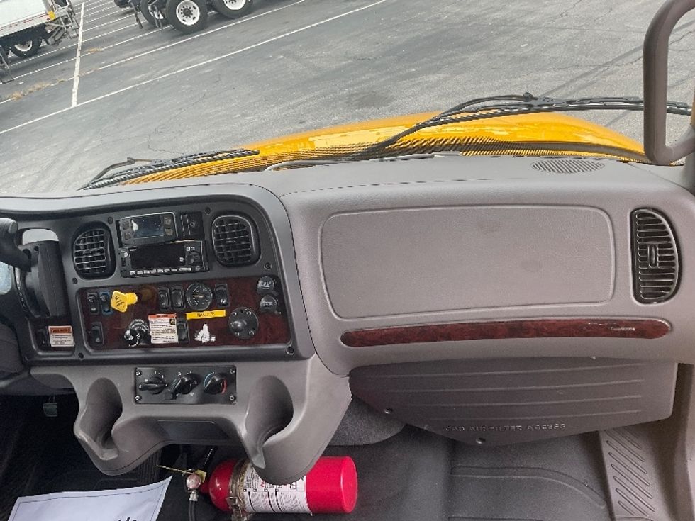 Medium Duty Box Truck-Light and Medium Duty Trucks-Freightliner-2022-M2-Knoxville-TN-261,233\n\t\tmiles-$ 49,000 - Image 21