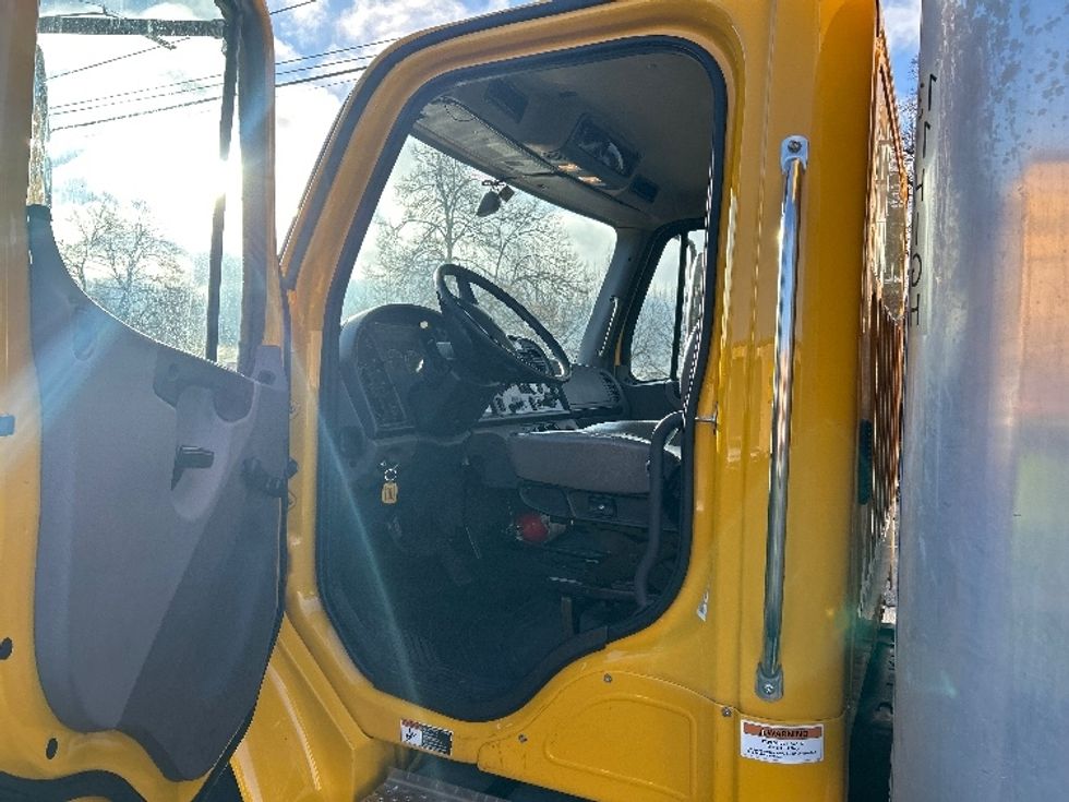 Medium Duty Box Truck-Light and Medium Duty Trucks-Freightliner-2022-M2-La Mirada-CA-79,474\n\t\tmiles-$ 81,000 - Image 17