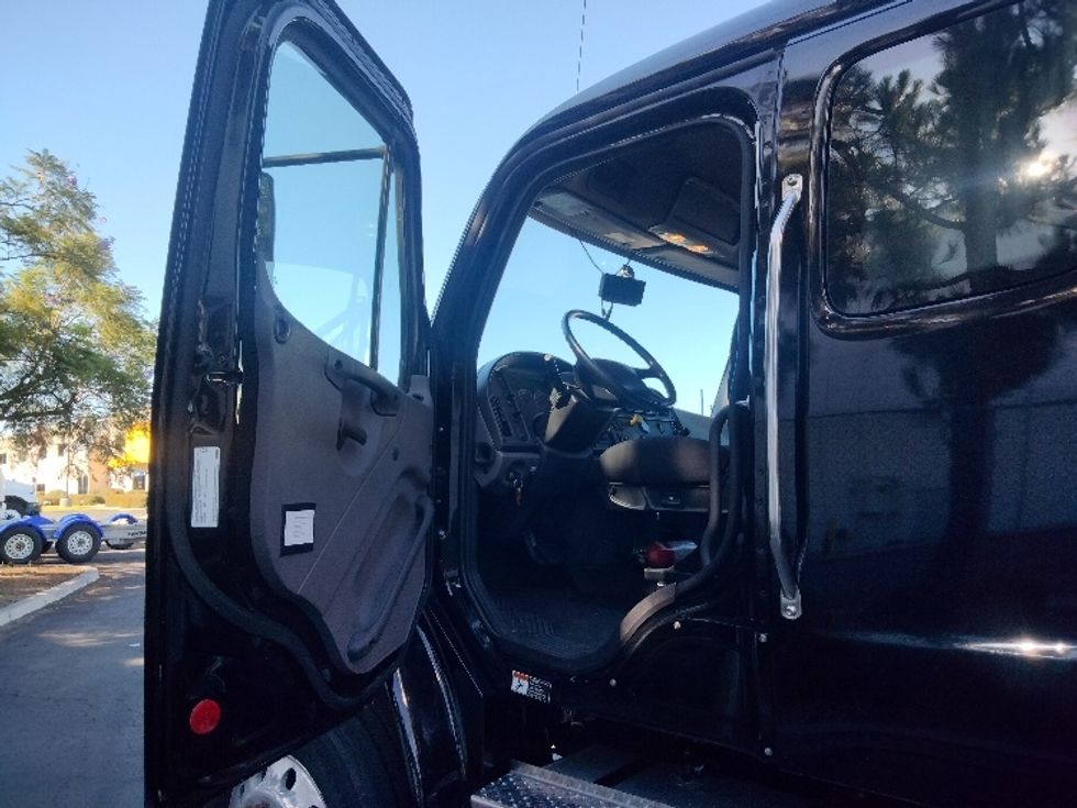 Medium Duty Box Truck-Light and Medium Duty Trucks-Freightliner-2022-M2-La Mirada-CA-83,453\n\t\tmiles-$ 81,750 - Image 16