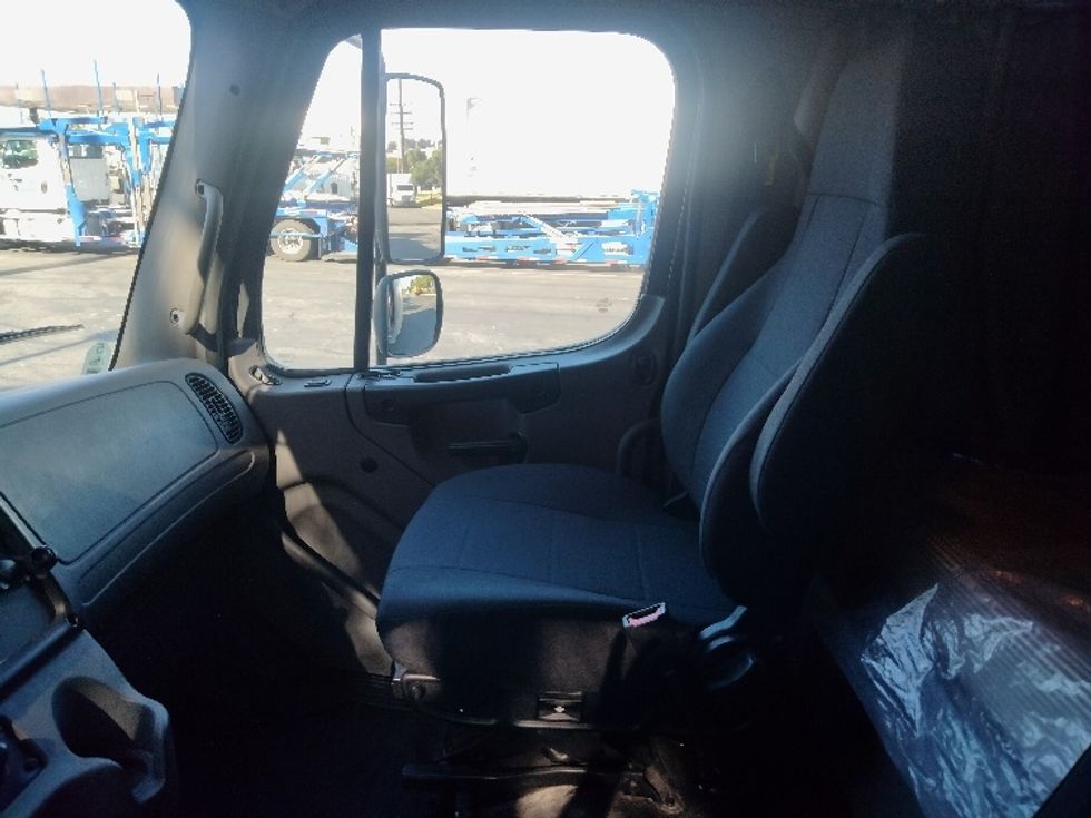 Medium Duty Box Truck-Light and Medium Duty Trucks-Freightliner-2022-M2-La Mirada-CA-83,453\n\t\tmiles-$ 81,750 - Image 19