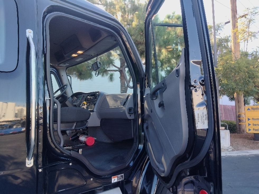 Medium Duty Box Truck-Light and Medium Duty Trucks-Freightliner-2022-M2-La Mirada-CA-83,453\n\t\tmiles-$ 81,750 - Image 20