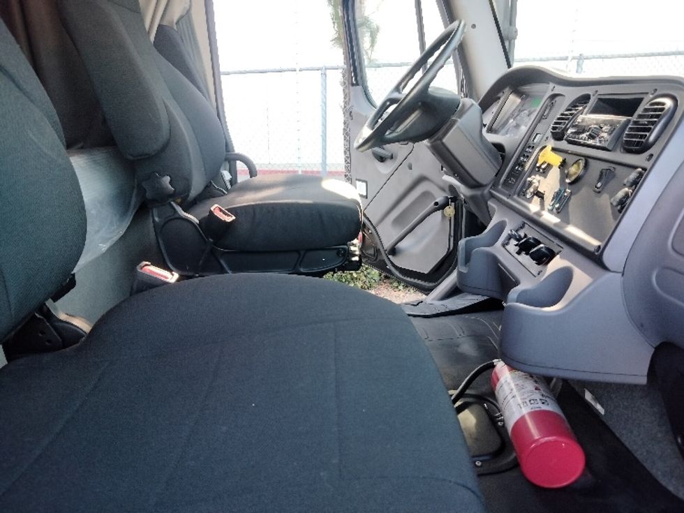Medium Duty Box Truck-Light and Medium Duty Trucks-Freightliner-2022-M2-La Mirada-CA-83,453\n\t\tmiles-$ 81,750 - Image 22