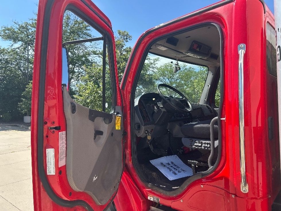 Medium Duty Box Truck-Light and Medium Duty Trucks-Freightliner-2022-M2-La Porte-IN-192,697\n\t\tmiles-$ 58,000 - Image 16