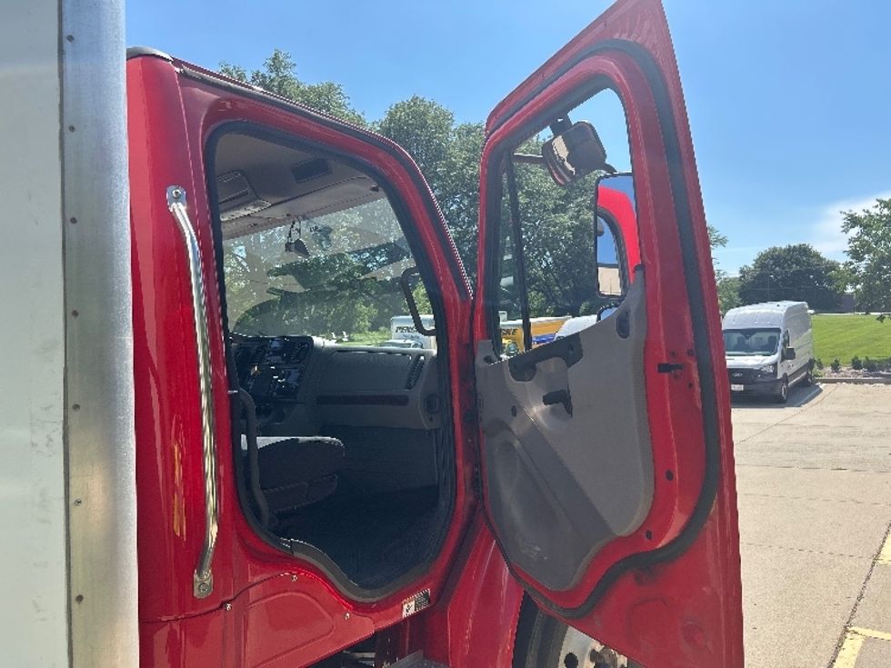 Medium Duty Box Truck-Light and Medium Duty Trucks-Freightliner-2022-M2-La Porte-IN-192,697\n\t\tmiles-$ 58,000 - Image 20