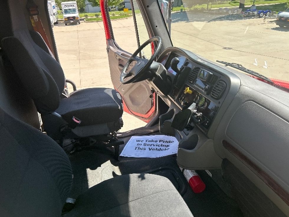 Medium Duty Box Truck-Light and Medium Duty Trucks-Freightliner-2022-M2-La Porte-IN-192,697\n\t\tmiles-$ 58,000 - Image 22