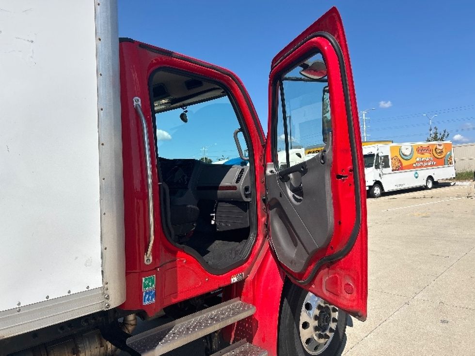 Medium Duty Box Truck-Light and Medium Duty Trucks-Freightliner-2022-M2-La Porte-IN-221,212\n\t\tmiles-$ 49,250 - Image 20