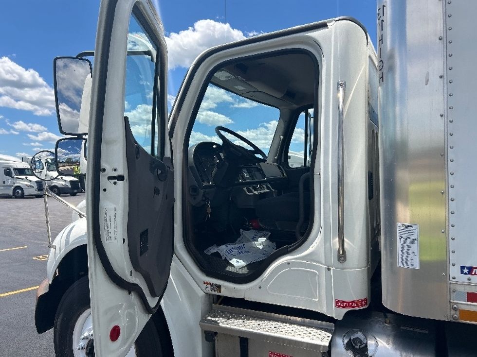 Medium Duty Box Truck-Light and Medium Duty Trucks-Freightliner-2022-M2-La Porte-IN-400,582\n\t\tmiles-$ 26,750 - Image 16