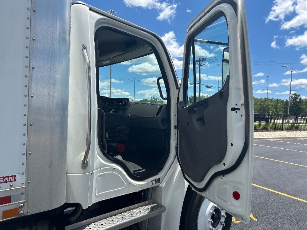 Medium Duty Box Truck-Light and Medium Duty Trucks-Freightliner-2022-M2-La Porte-IN-400,582\n\t\tmiles-$ 26,750 - Image 20