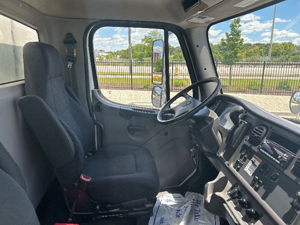 Medium Duty Box Truck-Light and Medium Duty Trucks-Freightliner-2022-M2-La Porte-IN-400,582\n\t\tmiles-$ 26,750 - Image 22