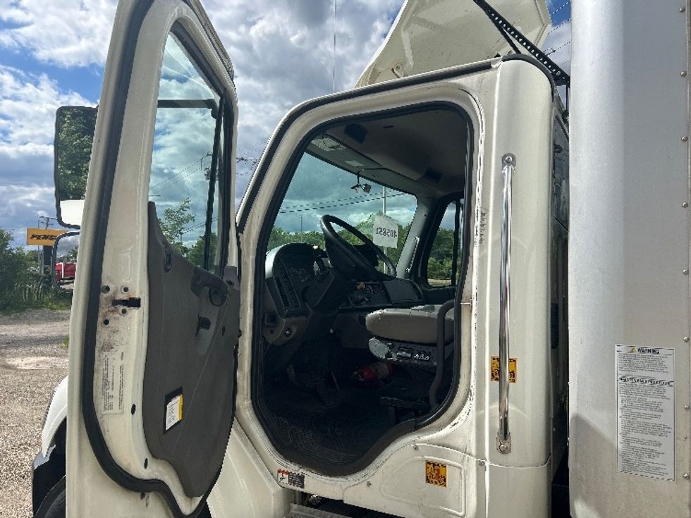 Medium Duty Box Truck-Light and Medium Duty Trucks-Freightliner-2022-M2-La Porte-IN-516,566\n\t\tmiles-$ 26,750 - Image 16