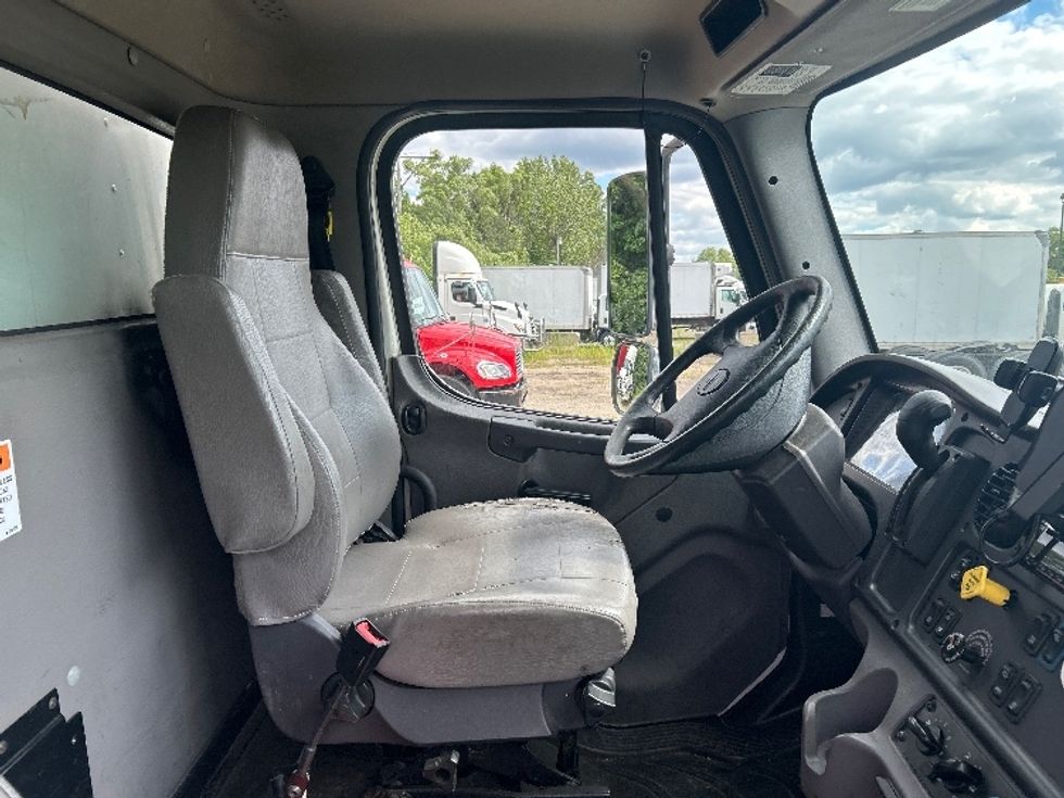 Medium Duty Box Truck-Light and Medium Duty Trucks-Freightliner-2022-M2-La Porte-IN-516,566\n\t\tmiles-$ 26,750 - Image 22