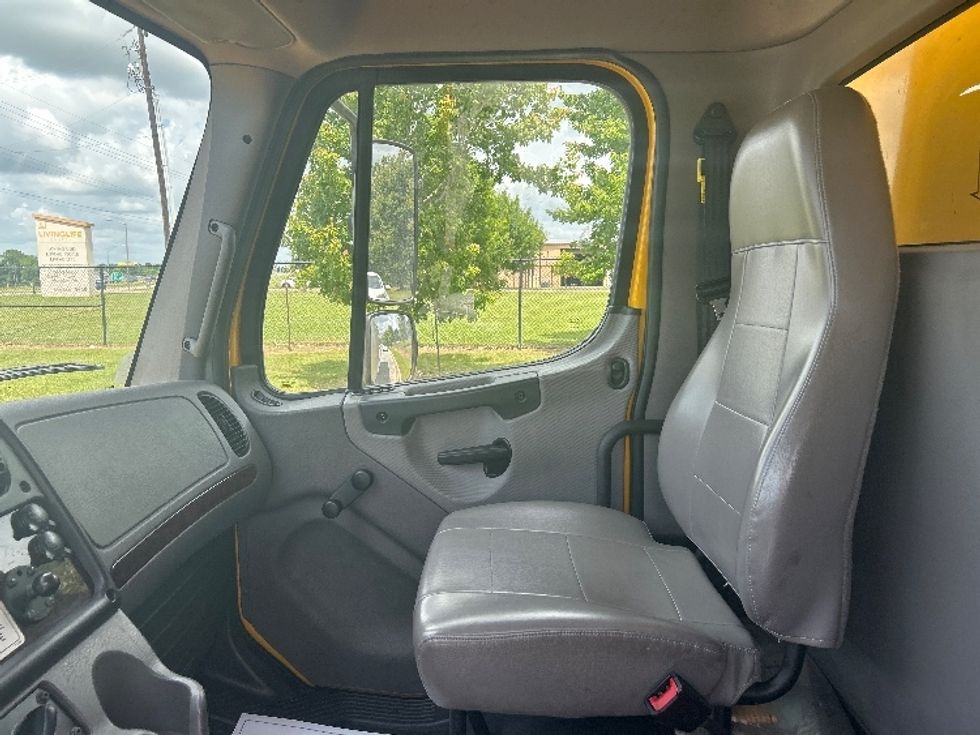 Medium Duty Box Truck-Light and Medium Duty Trucks-Freightliner-2022-M2-Lafayette-LA-236,776\n\t\tmiles-$ 47,500 - Image 17