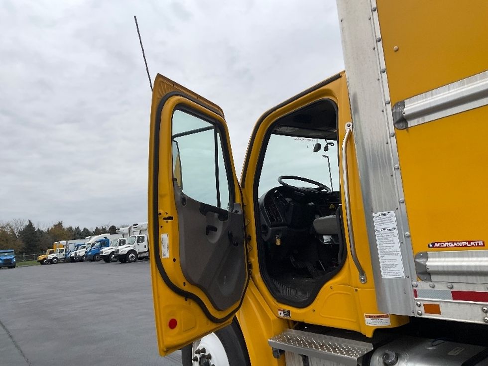 Medium Duty Box Truck-Light and Medium Duty Trucks-Freightliner-2022-M2-Lancaster-PA-128,793\n\t\tmiles-$ 64,000 - Image 16