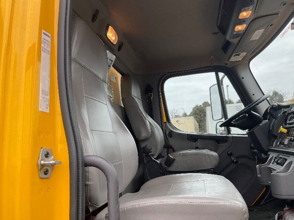 Medium Duty Box Truck-Light and Medium Duty Trucks-Freightliner-2022-M2-Lancaster-PA-128,793\n\t\tmiles-$ 64,000 - Image 22