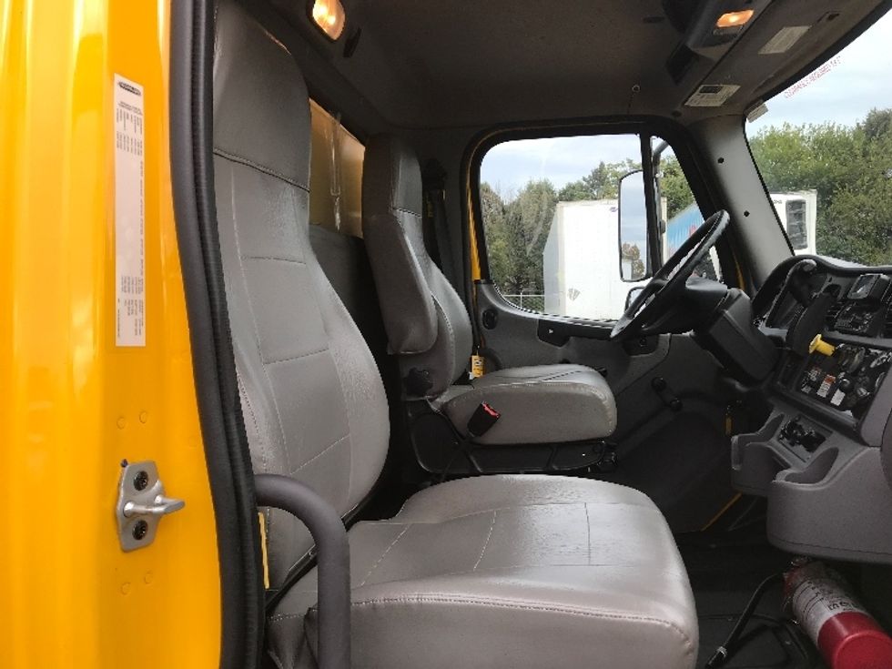 Medium Duty Box Truck-Light and Medium Duty Trucks-Freightliner-2022-M2-Lancaster-PA-223,116\n\t\tmiles-$ 50,750 - Image 22