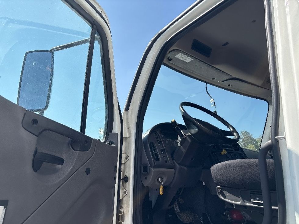 Medium Duty Box Truck-Light and Medium Duty Trucks-Freightliner-2022-M2-Lansing-MI-14,217\n\t\tmiles-$ 77,750 - Image 16