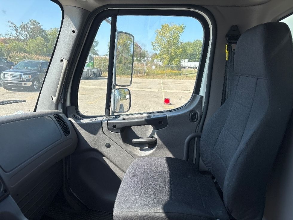 Medium Duty Box Truck-Light and Medium Duty Trucks-Freightliner-2022-M2-Lansing-MI-14,217\n\t\tmiles-$ 77,750 - Image 19