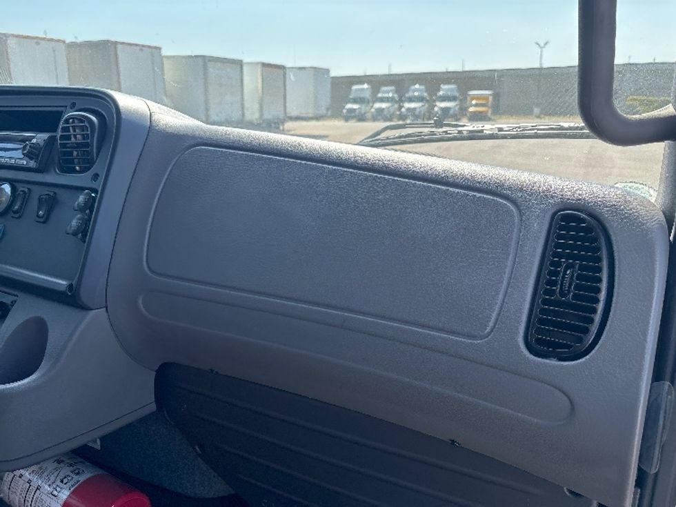 Medium Duty Box Truck-Light and Medium Duty Trucks-Freightliner-2022-M2-Lansing-MI-14,217\n\t\tmiles-$ 77,750 - Image 21