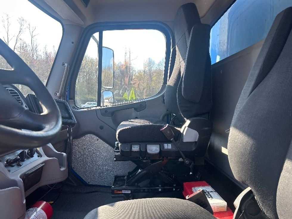 Medium Duty Box Truck-Light and Medium Duty Trucks-Freightliner-2022-M2-Lansing-MI-310,142\n\t\tmiles-$ 26,750 - Image 18