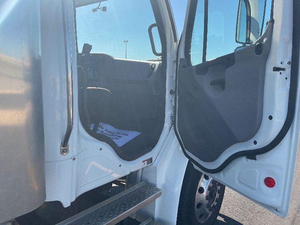 Medium Duty Box Truck-Light and Medium Duty Trucks-Freightliner-2022-M2-Lansing-MI-57,801\n\t\tmiles-$ 71,500 - Image 19