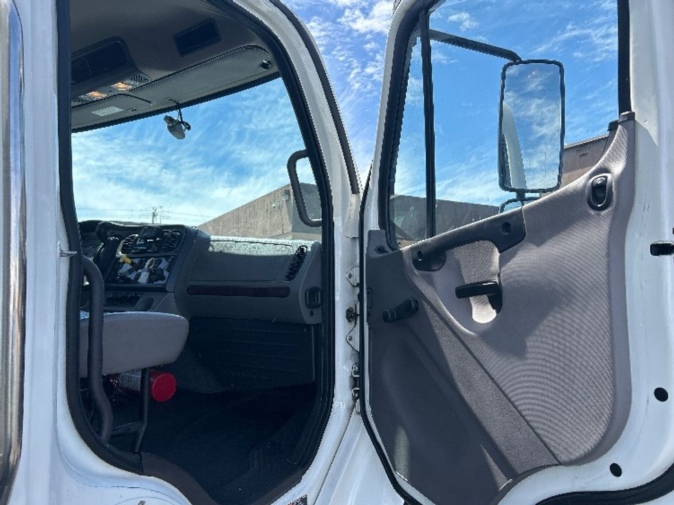Medium Duty Box Truck-Light and Medium Duty Trucks-Freightliner-2022-M2-Las Vegas-NV-167,883\n\t\tmiles-$ 66,250 - Image 20