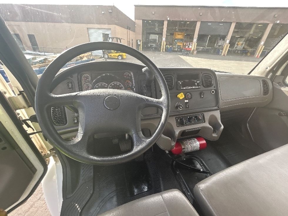 Medium Duty Box Truck-Light and Medium Duty Trucks-Freightliner-2022-M2-Las Vegas-NV-281,719\n\t\tmiles-$ 43,000 - Image 18