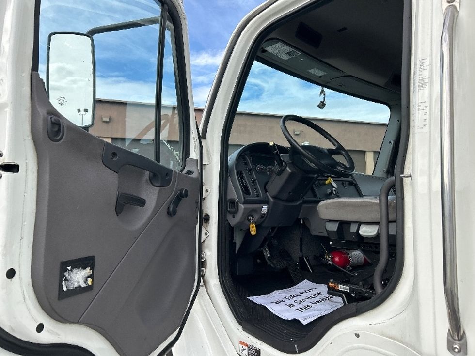 Medium Duty Box Truck-Light and Medium Duty Trucks-Freightliner-2022-M2-Las Vegas-NV-305,448\n\t\tmiles-$ 38,250 - Image 16