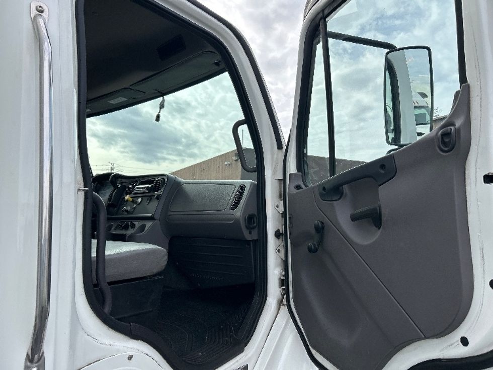 Medium Duty Box Truck-Light and Medium Duty Trucks-Freightliner-2022-M2-Las Vegas-NV-305,448\n\t\tmiles-$ 38,250 - Image 20