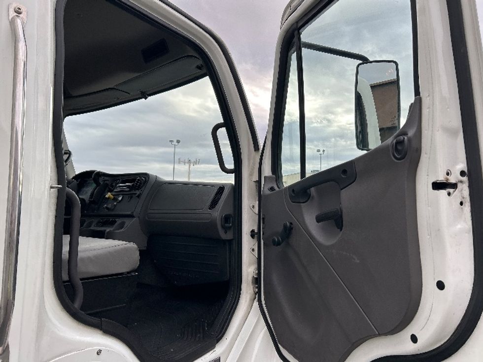 Medium Duty Box Truck-Light and Medium Duty Trucks-Freightliner-2022-M2-Las Vegas-NV-365,555\n\t\tmiles-$ 26,750 - Image 15