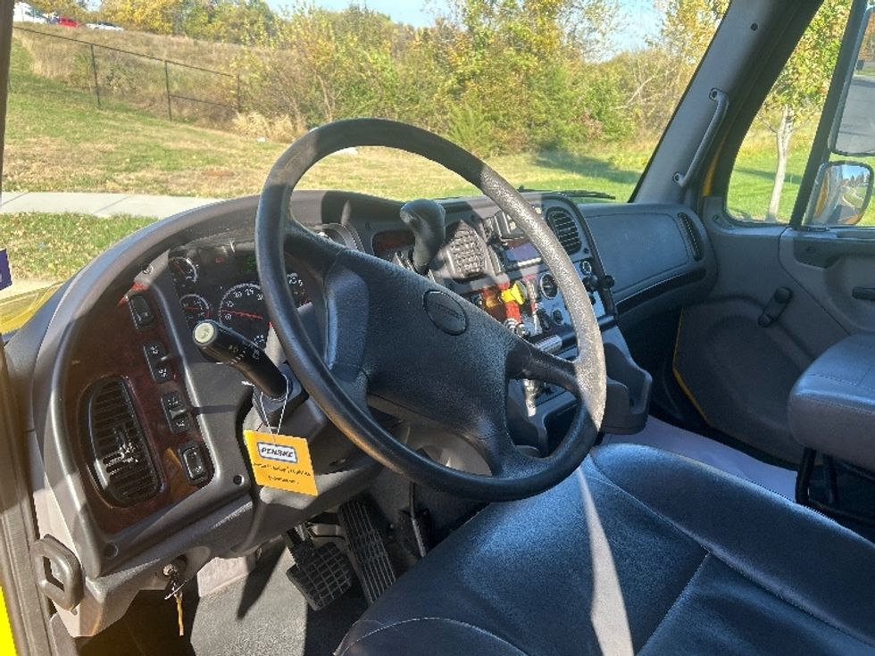 Medium Duty Box Truck-Light and Medium Duty Trucks-Freightliner-2022-M2-Lenexa-KS-235,979\n\t\tmiles-$ 50,500 - Image 17