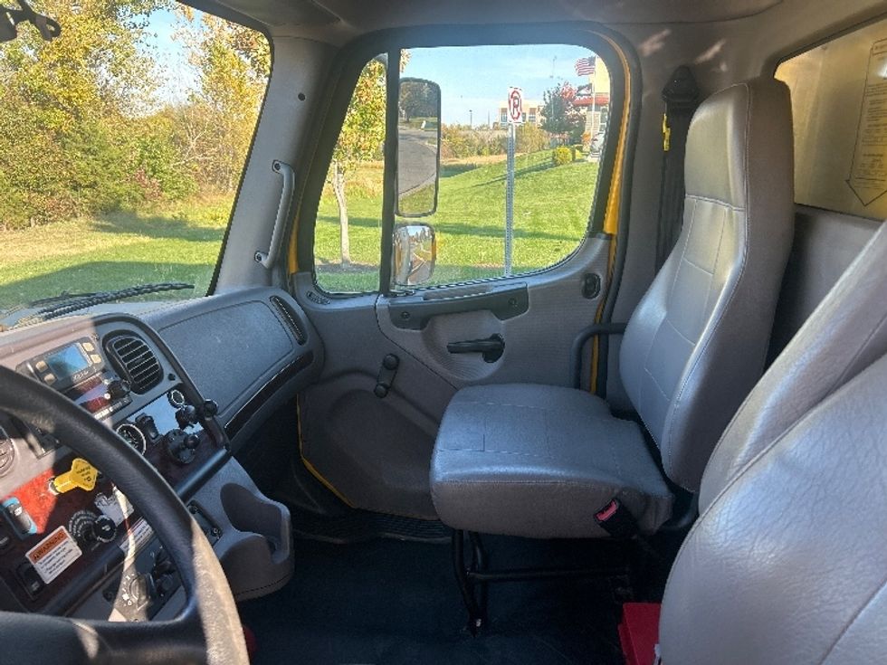 Medium Duty Box Truck-Light and Medium Duty Trucks-Freightliner-2022-M2-Lenexa-KS-245,154\n\t\tmiles-$ 45,750 - Image 19