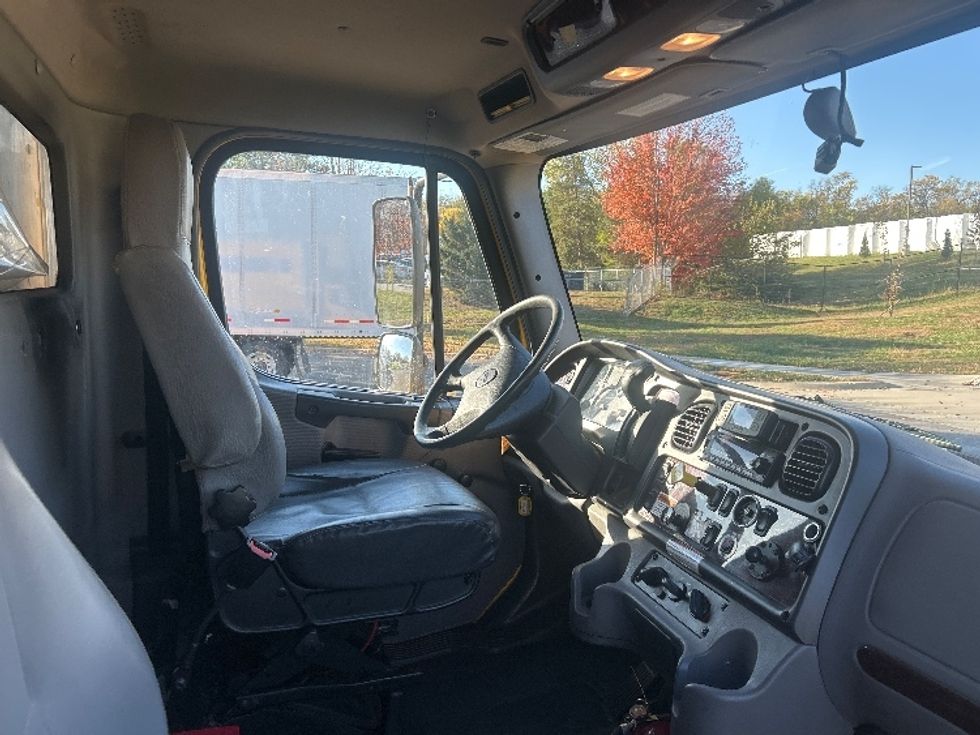 Medium Duty Box Truck-Light and Medium Duty Trucks-Freightliner-2022-M2-Lenexa-KS-245,154\n\t\tmiles-$ 45,750 - Image 22