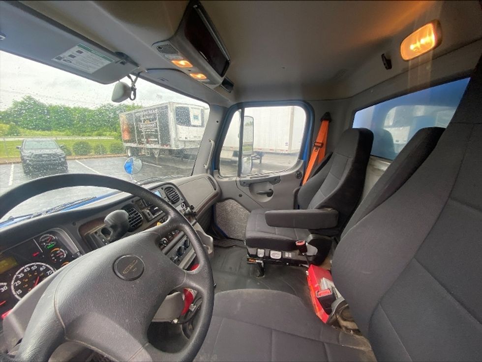 Medium Duty Box Truck-Light and Medium Duty Trucks-Freightliner-2022-M2-Lexington-KY-117,621\n\t\tmiles-$ 65,000 - Image 18